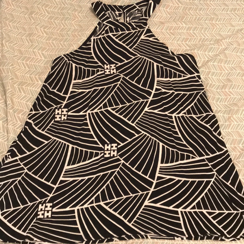 Black and white Hawaii’s finest top